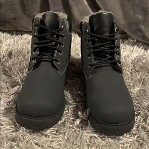 Smart fit black boots